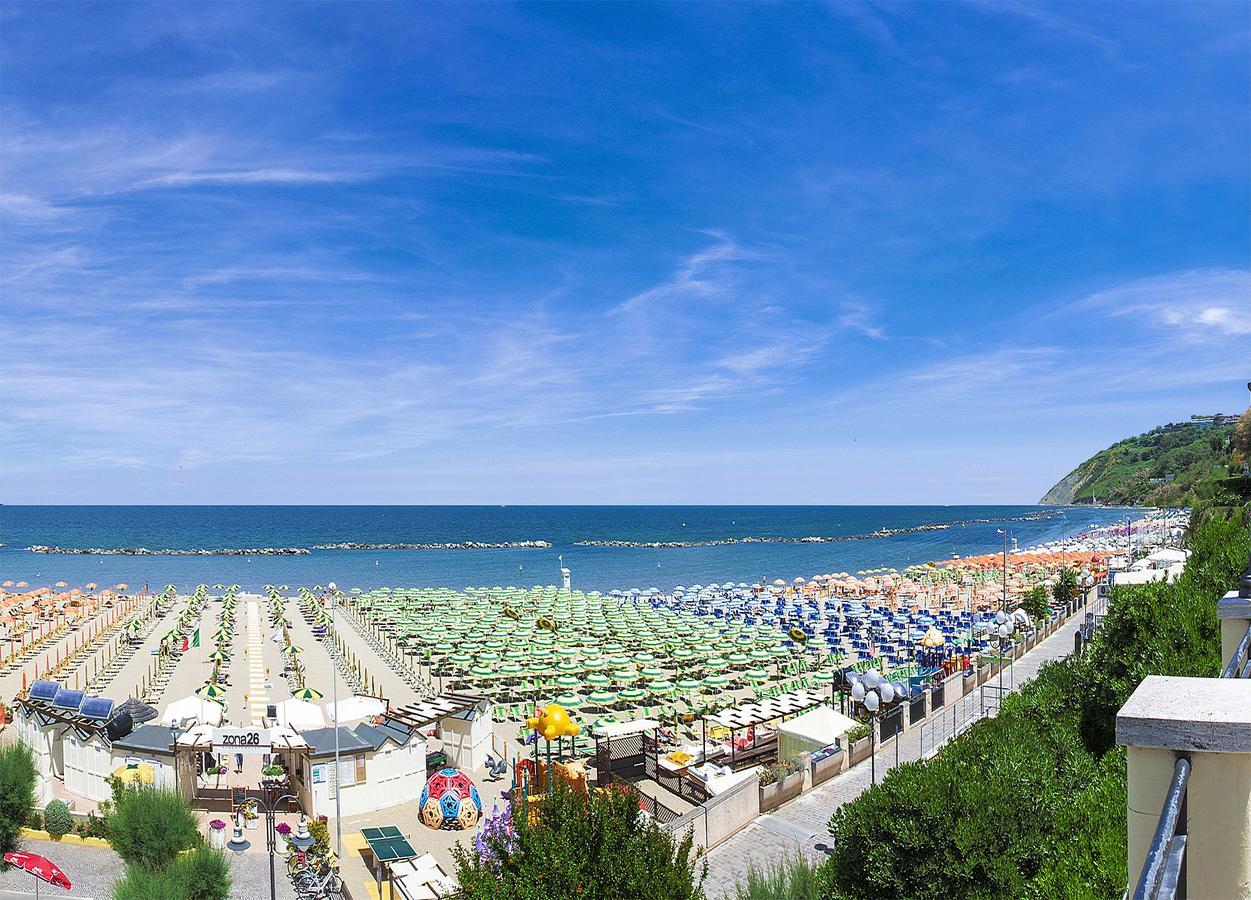 Hotel Losanna Gabicce Mare Exterior foto